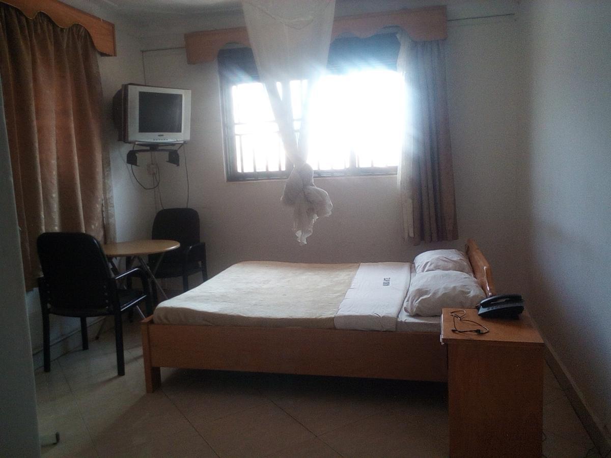 Mamba Hotel Кампала Экстерьер фото
